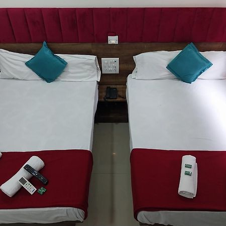 Hotel New Balaji Residency Мумбаи Экстерьер фото