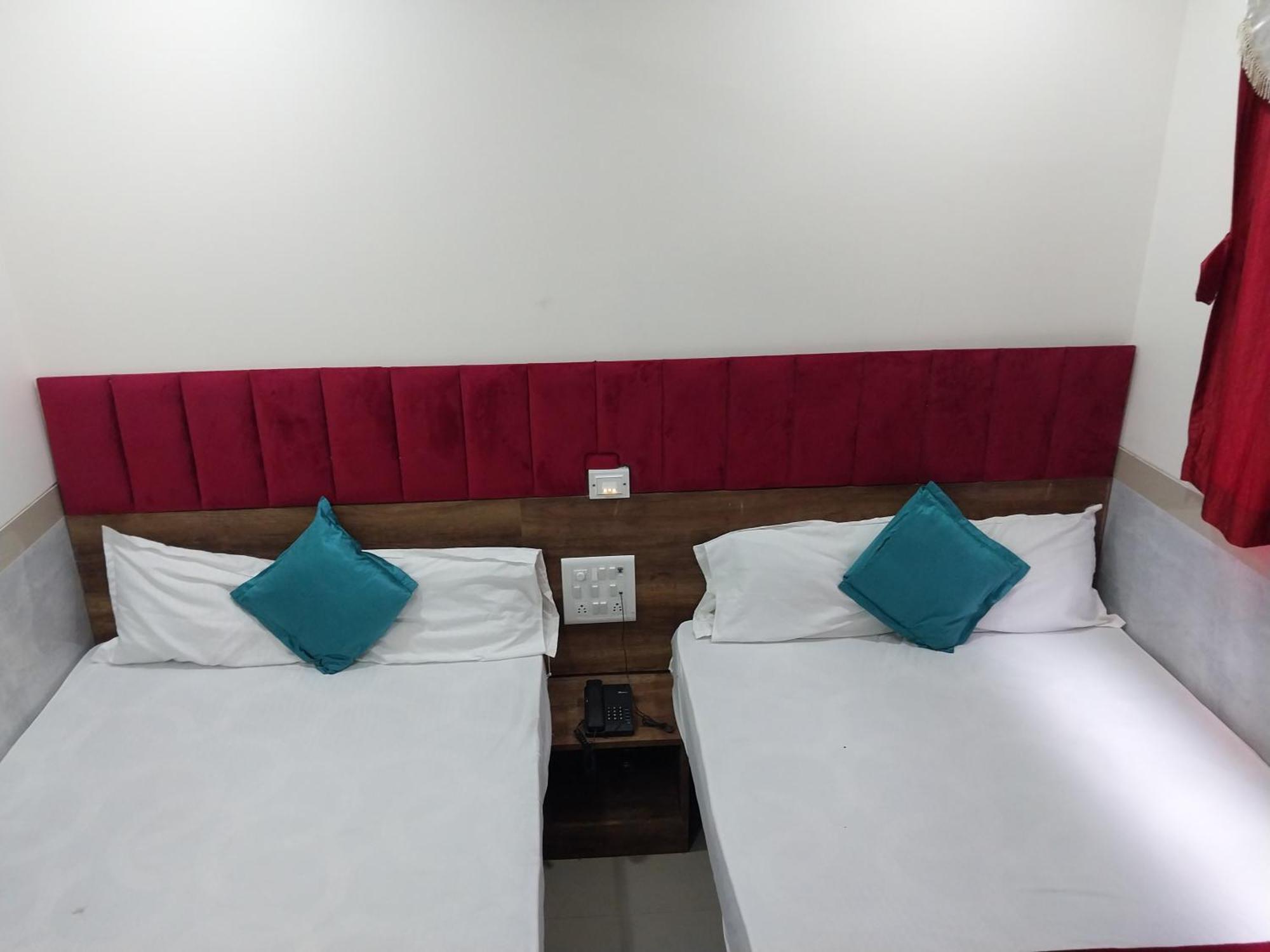 Hotel New Balaji Residency Мумбаи Экстерьер фото