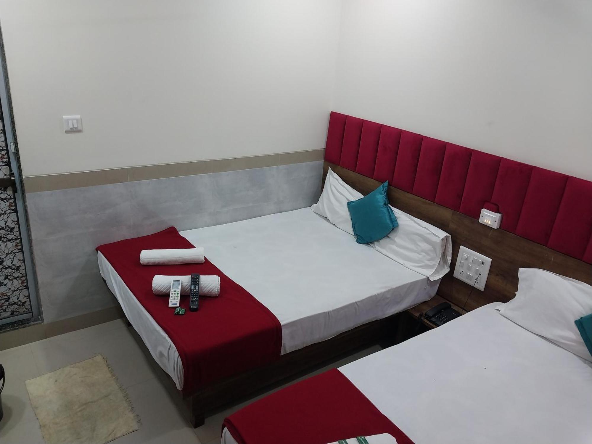 Hotel New Balaji Residency Мумбаи Экстерьер фото