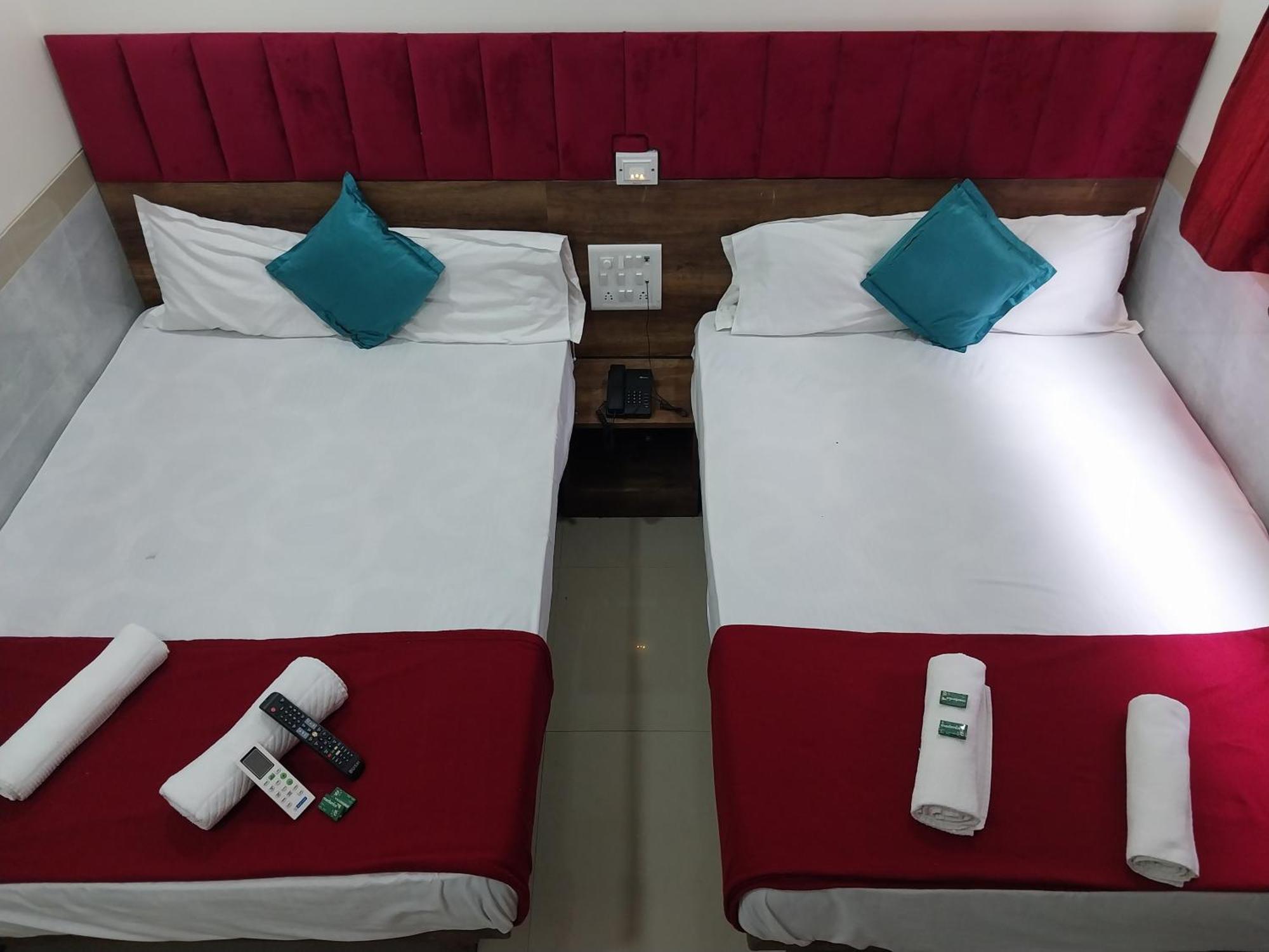 Hotel New Balaji Residency Мумбаи Экстерьер фото