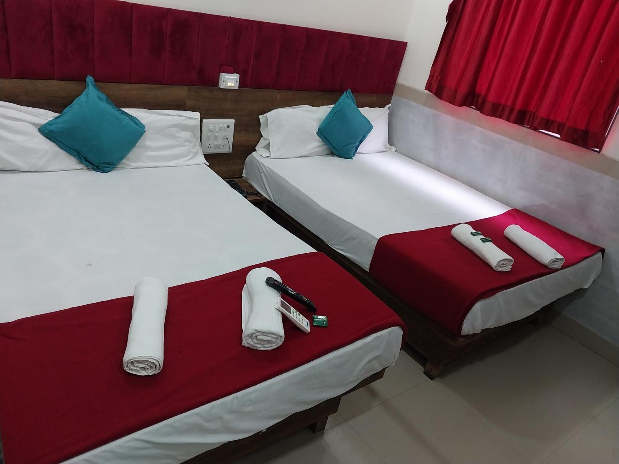 Hotel New Balaji Residency Мумбаи Экстерьер фото