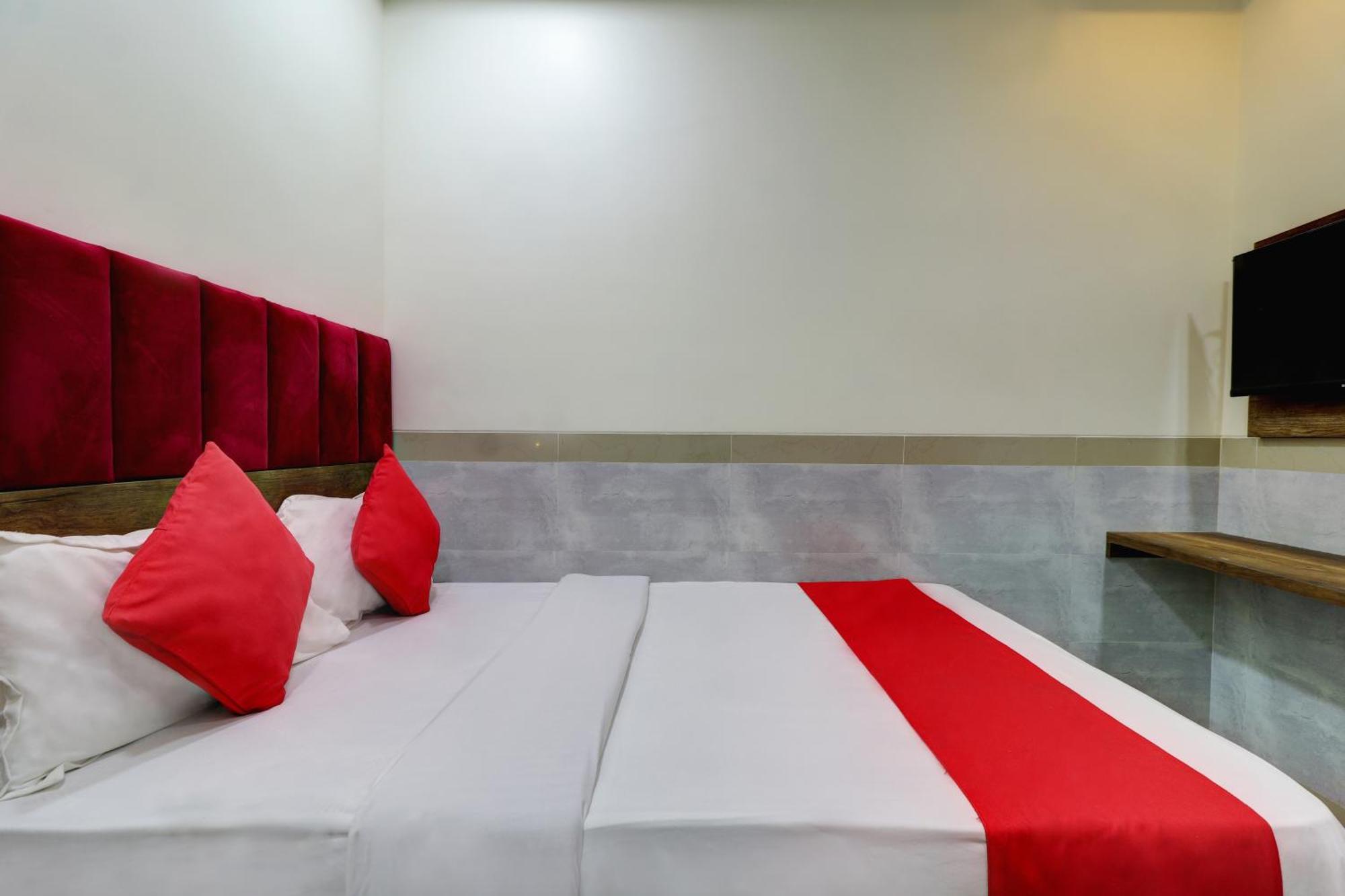 Hotel New Balaji Residency Мумбаи Экстерьер фото