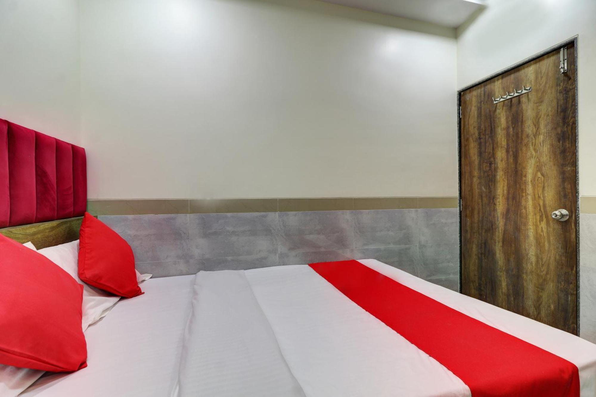 Hotel New Balaji Residency Мумбаи Экстерьер фото
