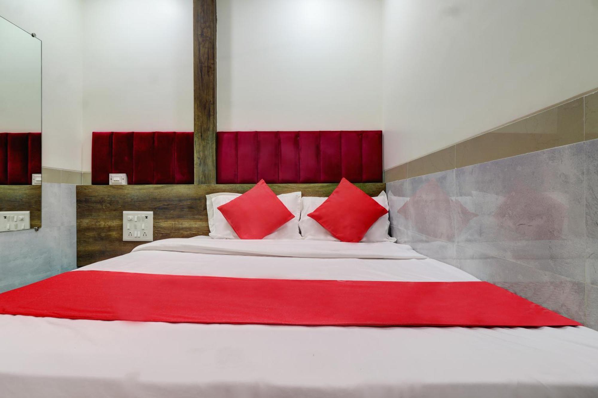 Hotel New Balaji Residency Мумбаи Экстерьер фото